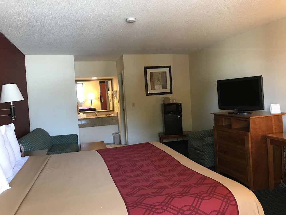 Red Carpet Inn Norwalk CT 14/45
