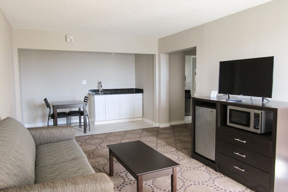 Quality Inn & Suites Kissimmee near Main Gate 27/41