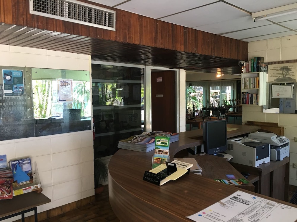 INLAND OASIS MOTEL 43/68