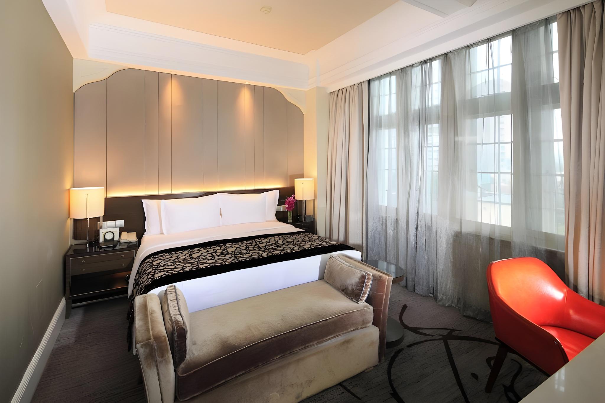 Room, King Bed, No Window, Cathay Building