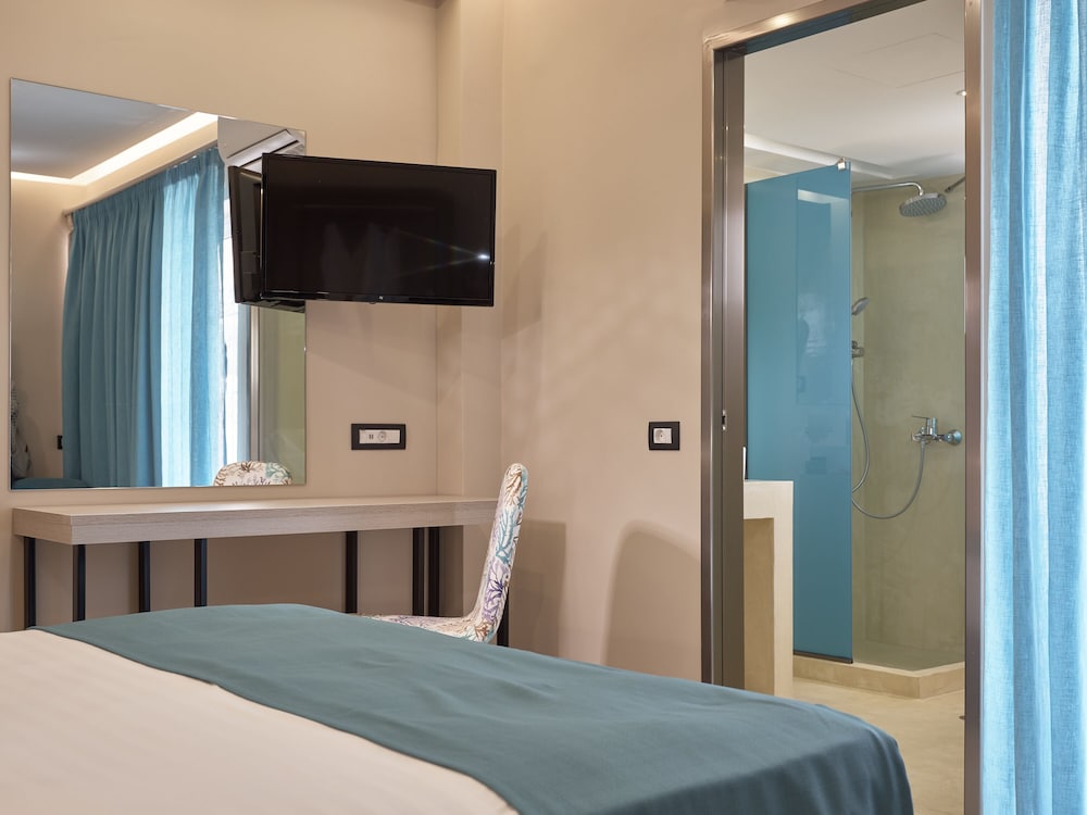Koukounaria Hotel And Suites 24/74