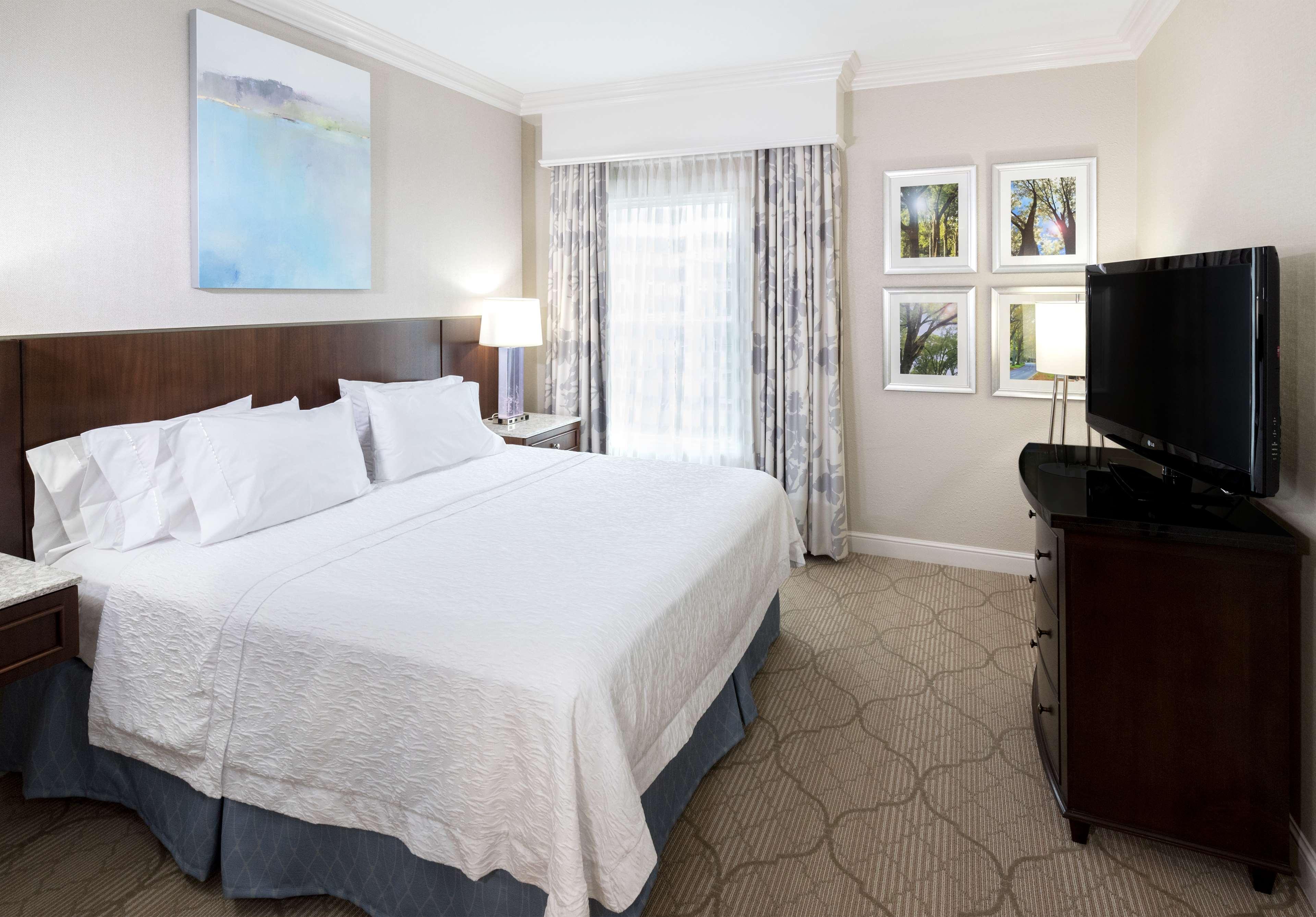 1 BEDROOM, SUITE, KING BED, LIVING AREA