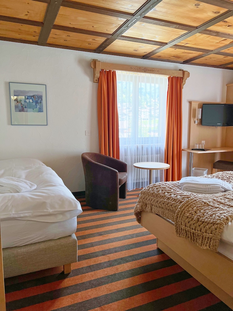 Madrisa Lodge 7/62