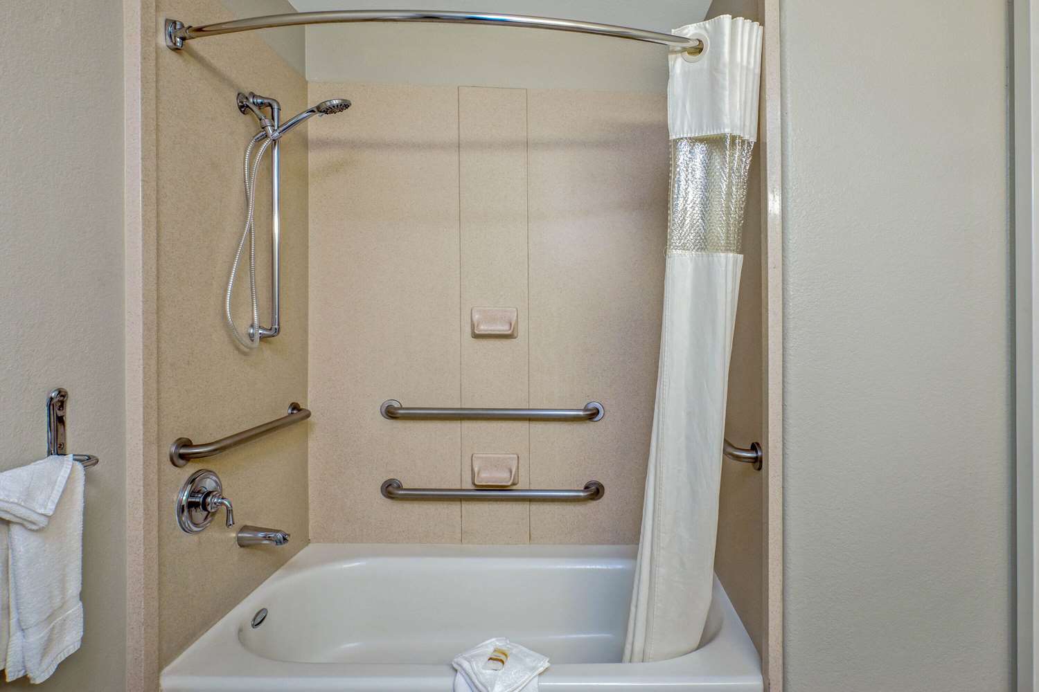 La Quinta Inn Suites Manteca Ripon 37/39