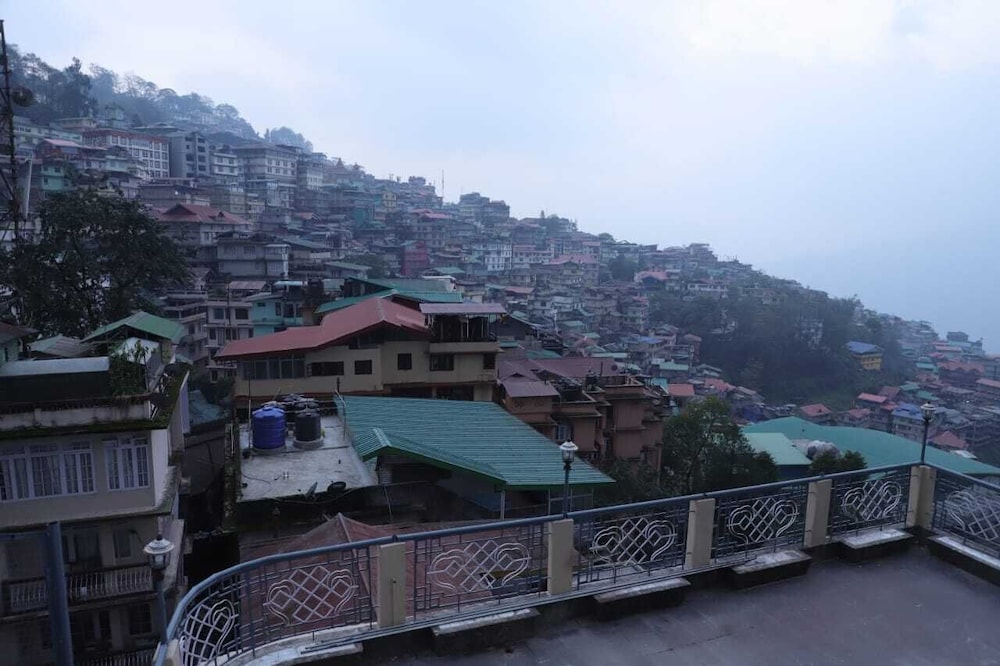 The Lindsay Himalayan Heights 6/31