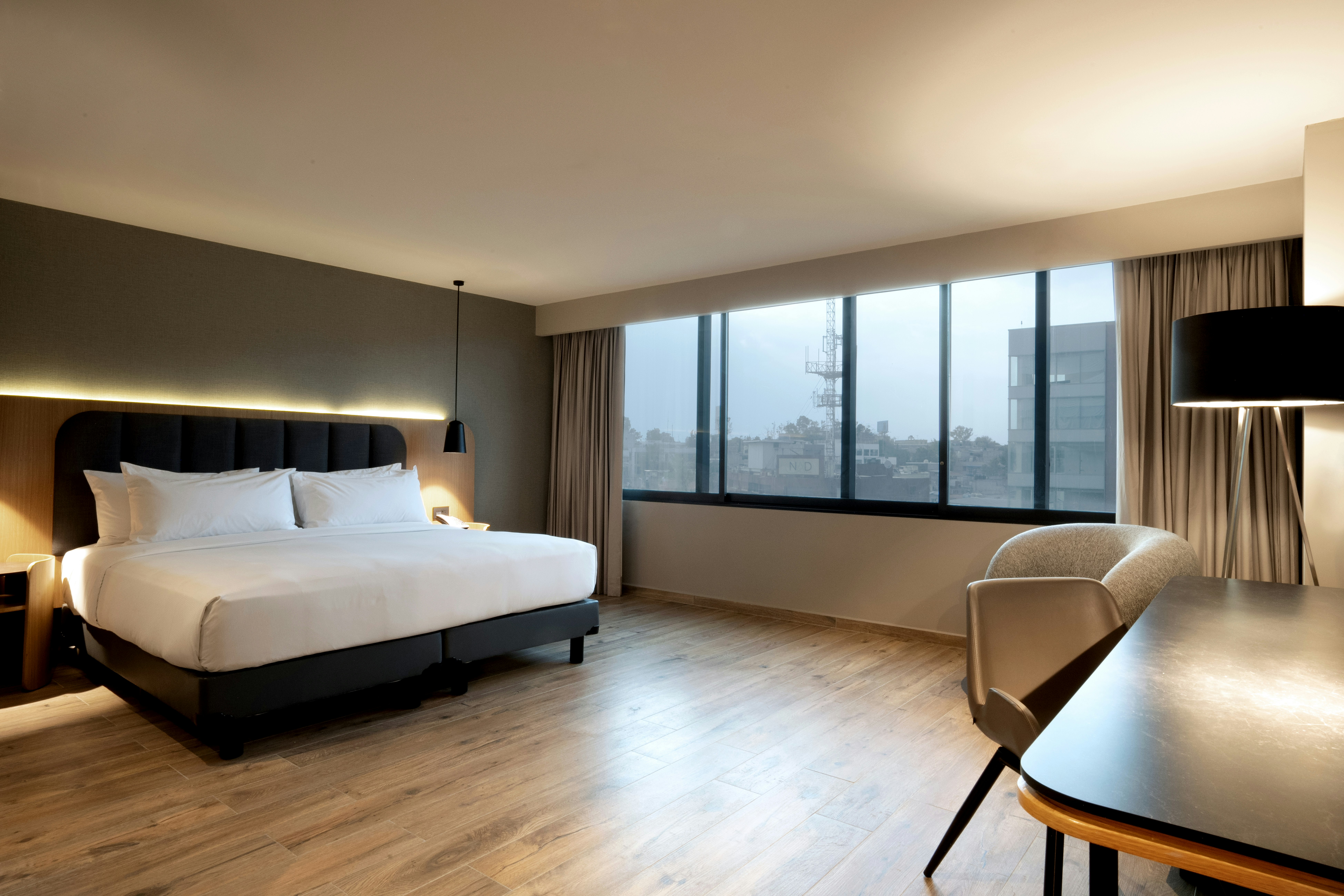 ROOM, KING BED