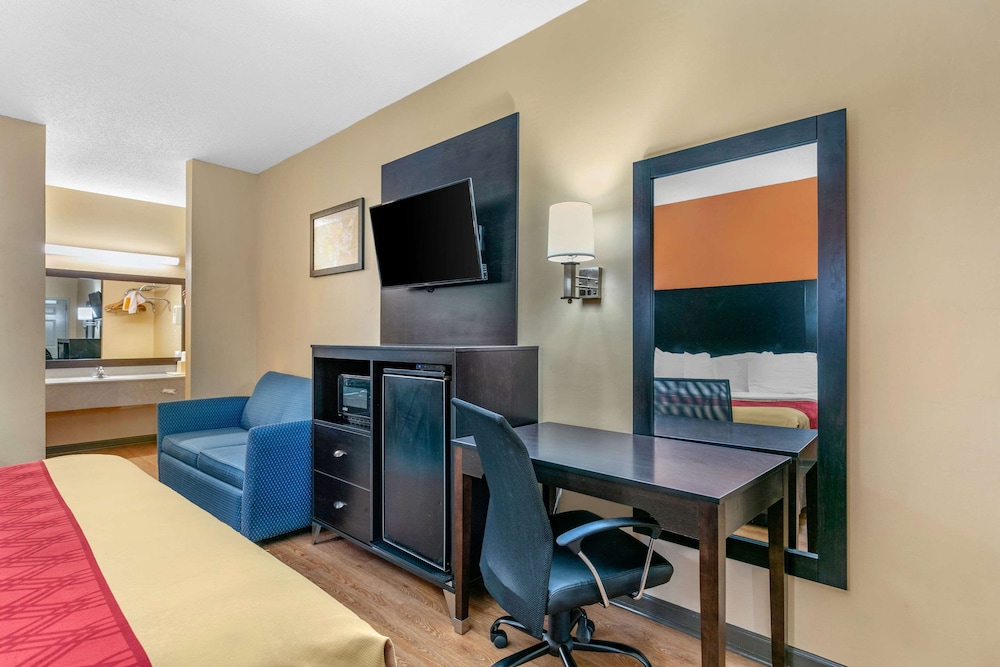 Econo Lodge Northport near University 32/36