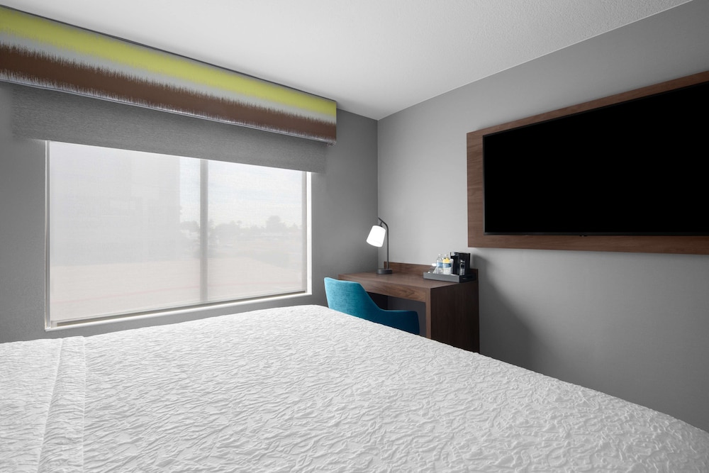 Hampton Inn Phoenix Biltmore 18/43