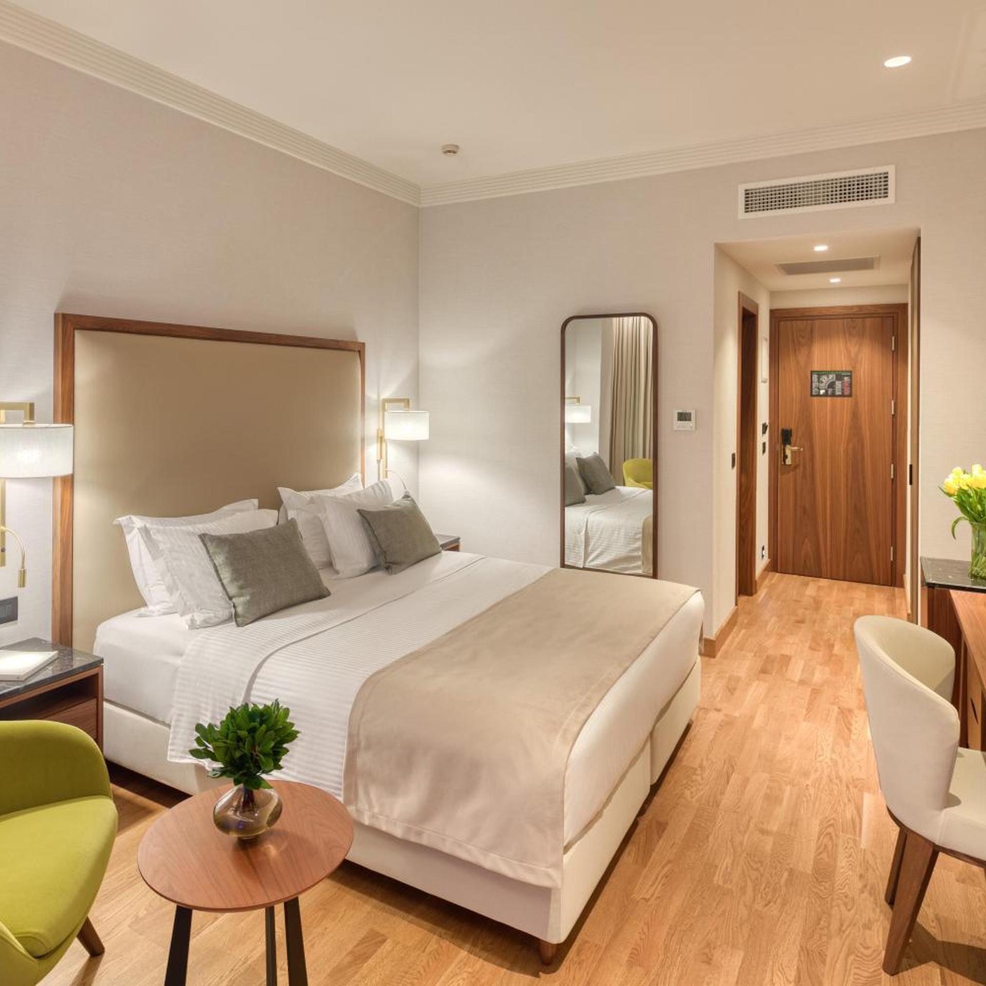 Executive, Double or Twin Bed, Lateral Side Sea View