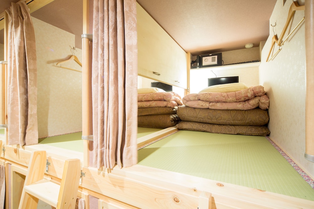 Female Dorm, Female Only, Capsule, Twin Beds