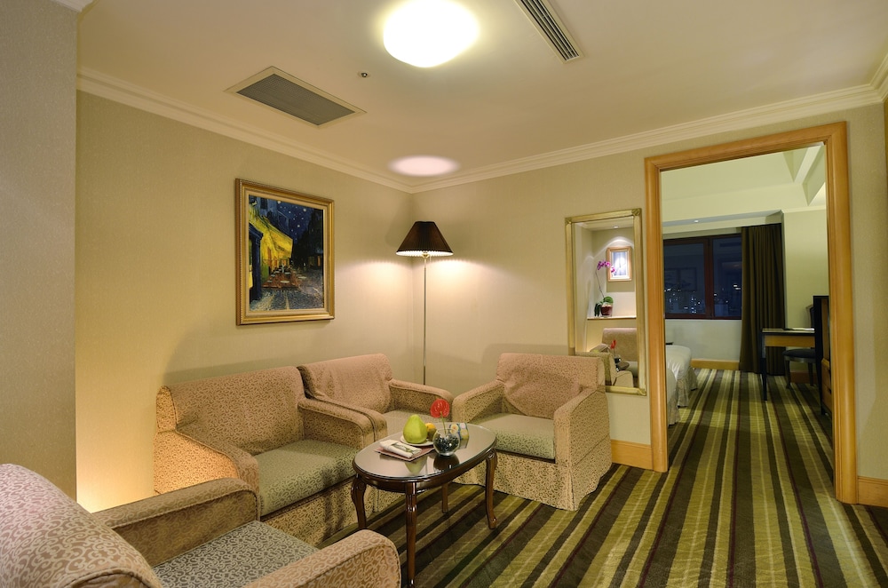 Lees Hotel 37/51