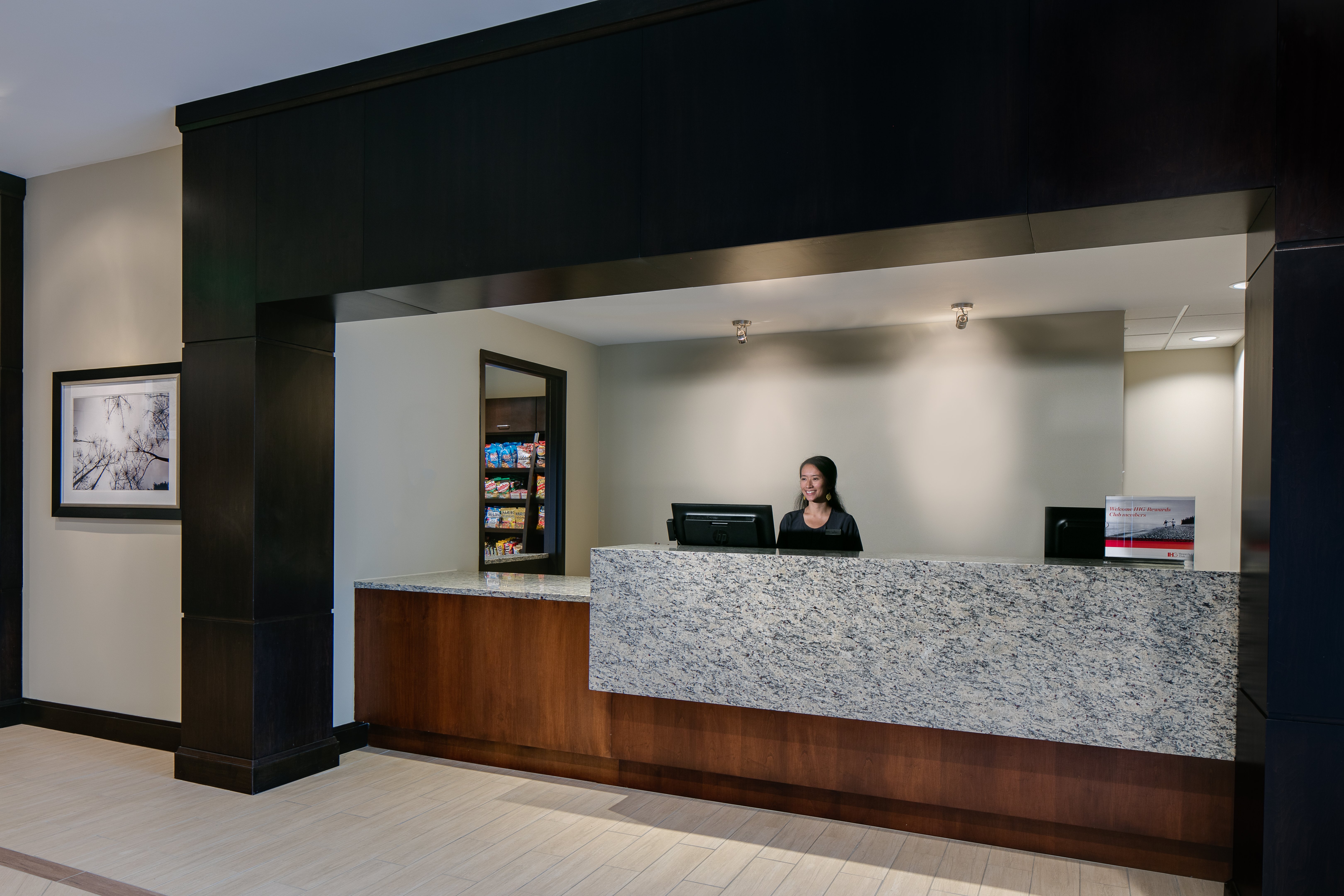 STAYBRIDGE SUITES DES MOINES DOWNTOWN 9/57