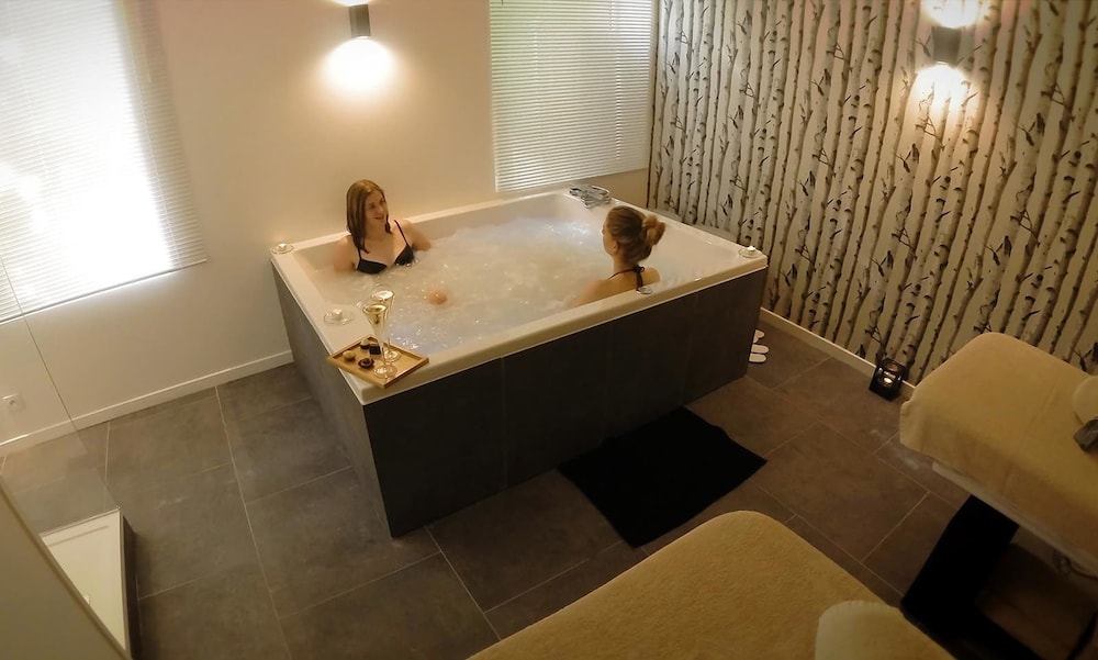 Domaine de Joinville Spa 49/50