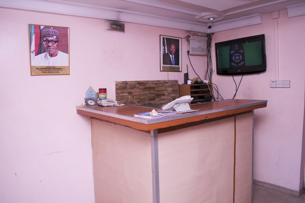 Maxton Suites Magodo 24/27