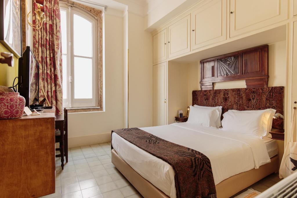 Room, Double Bed, Small