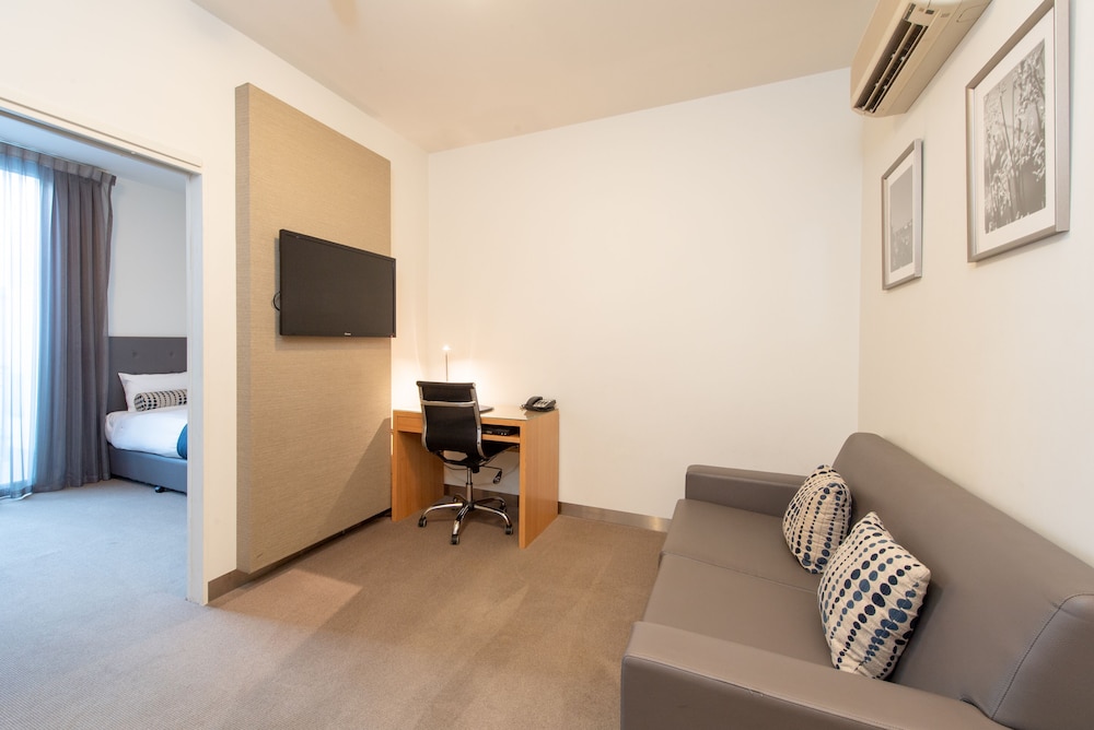 MAWSON LAKES HOTEL 39/64