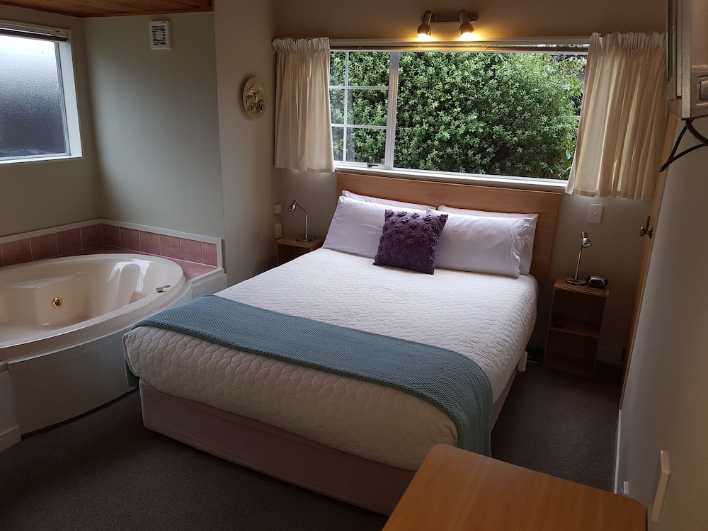 Cottage Mews Motel 24/72