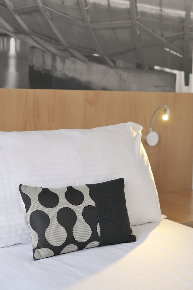 Mercure North Melbourne 29/63