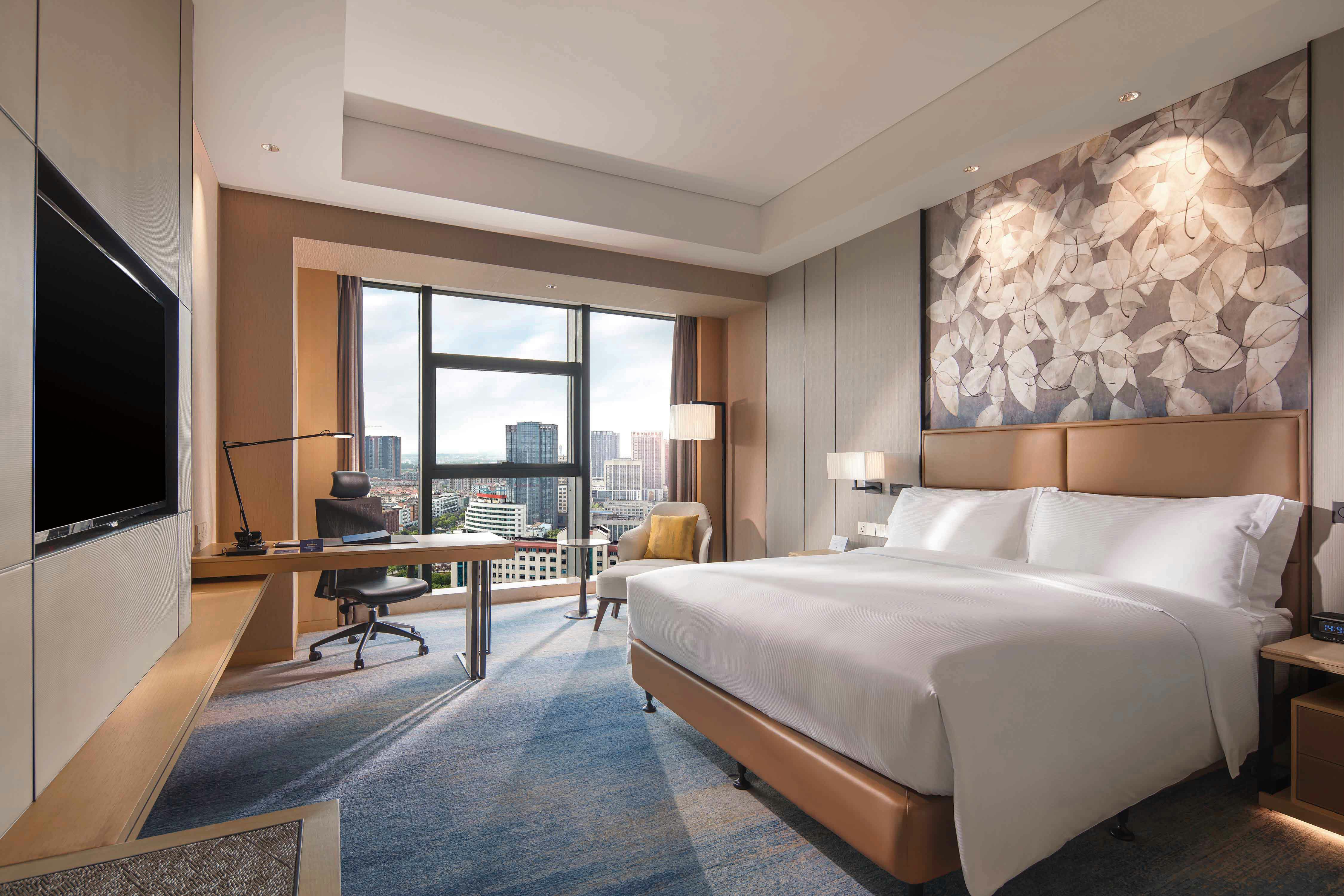 Guest Room, Deluxe, King Bed