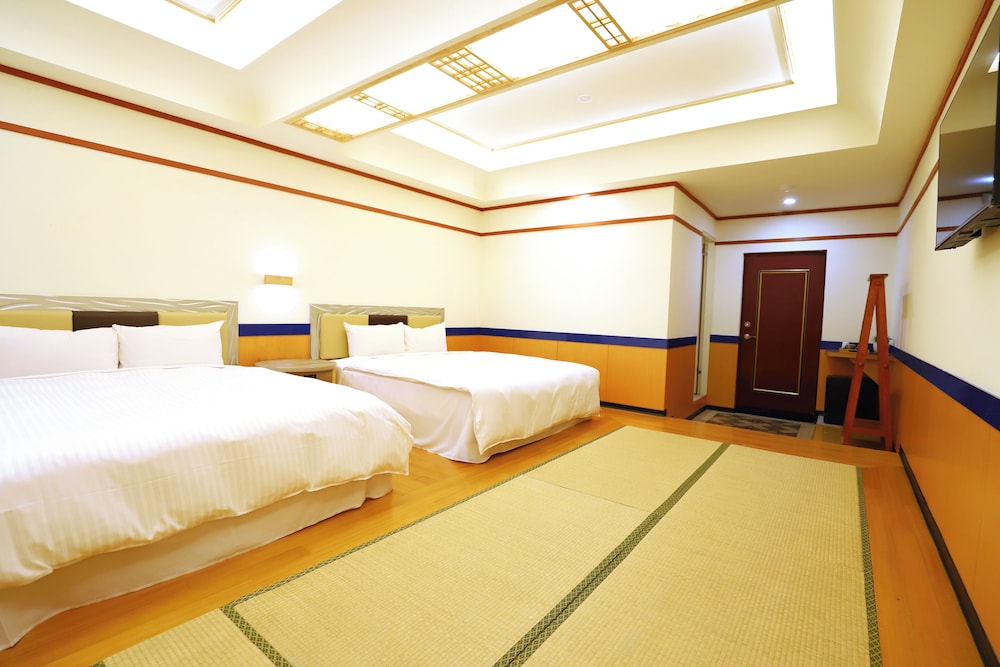 Gorgeous Hot Spring Resort 30/50