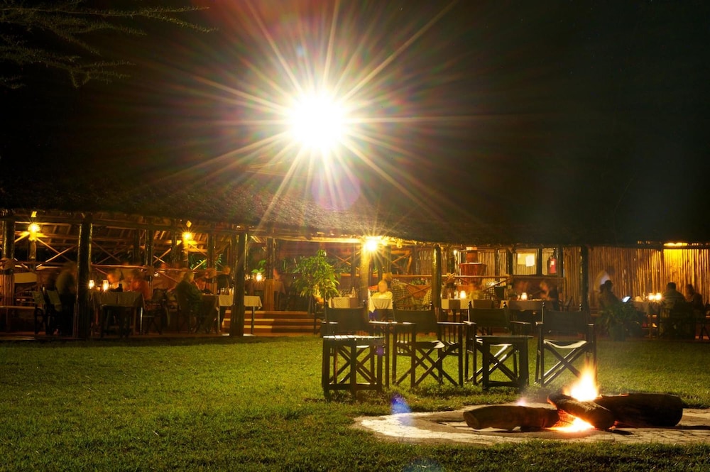 Voyager Ziwani Tented Camp 25/43