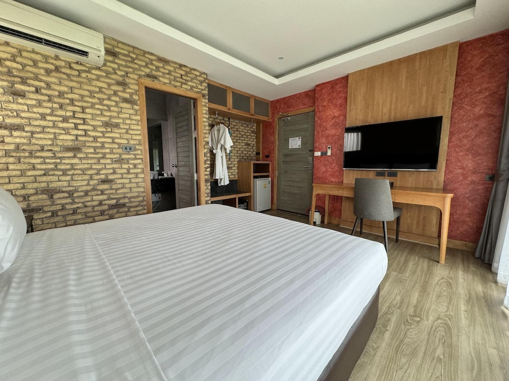 La Isla Pranburi Beach Resort 12/50