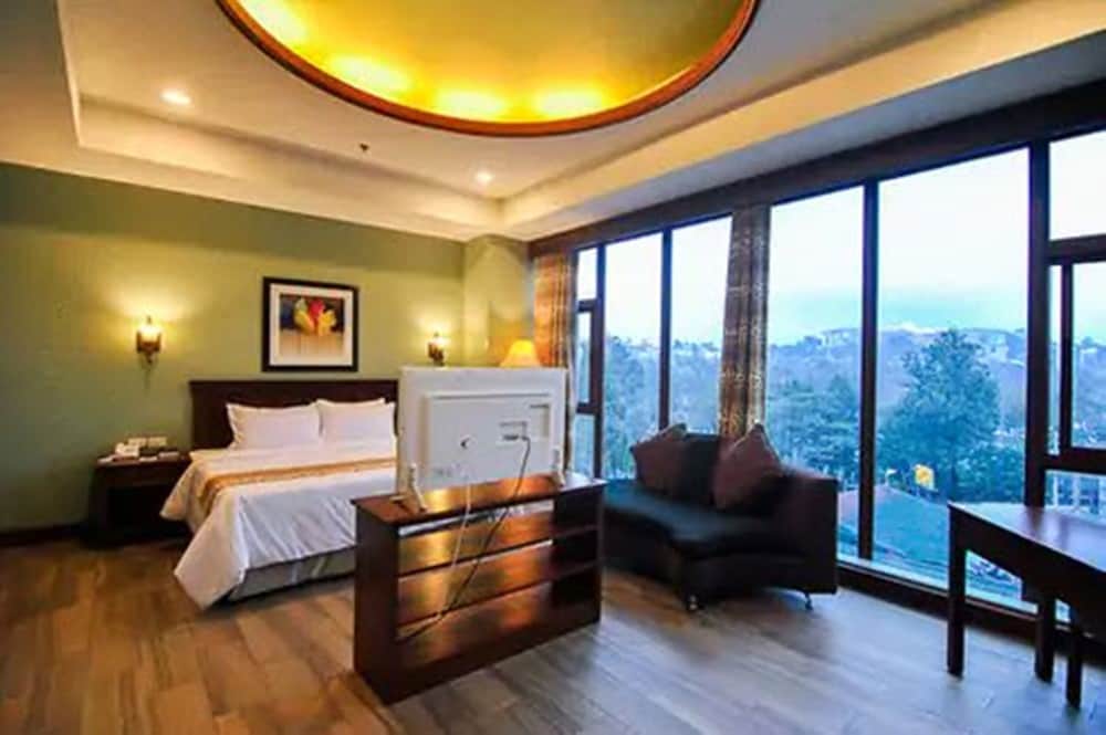 Paragon Hotel And Suites 20/50