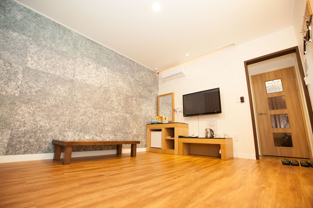 Jeonju Pungnam Family Hotel 30/50