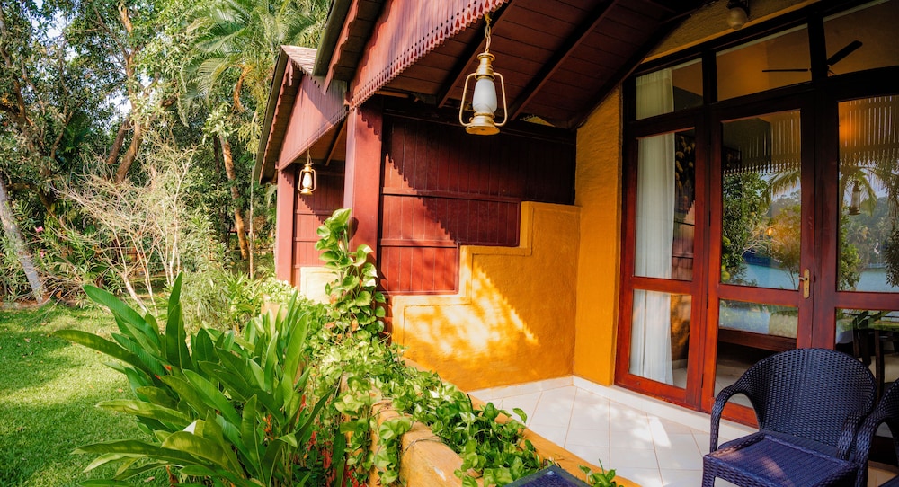 Fragrant Nature Backwater Resort & Ayurveda Spa 2/50