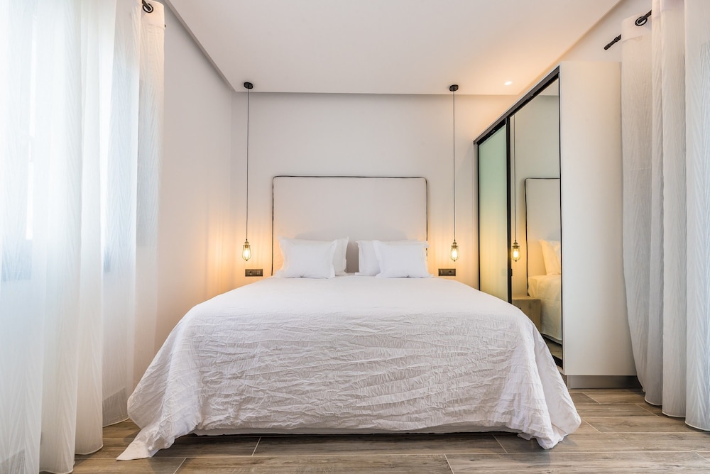 Portes Mykonos Suites And Villas 11/77