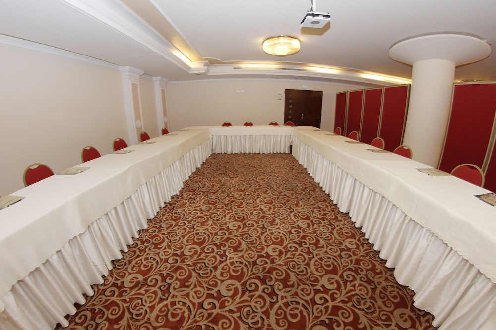 Madisson Hotel 6/60