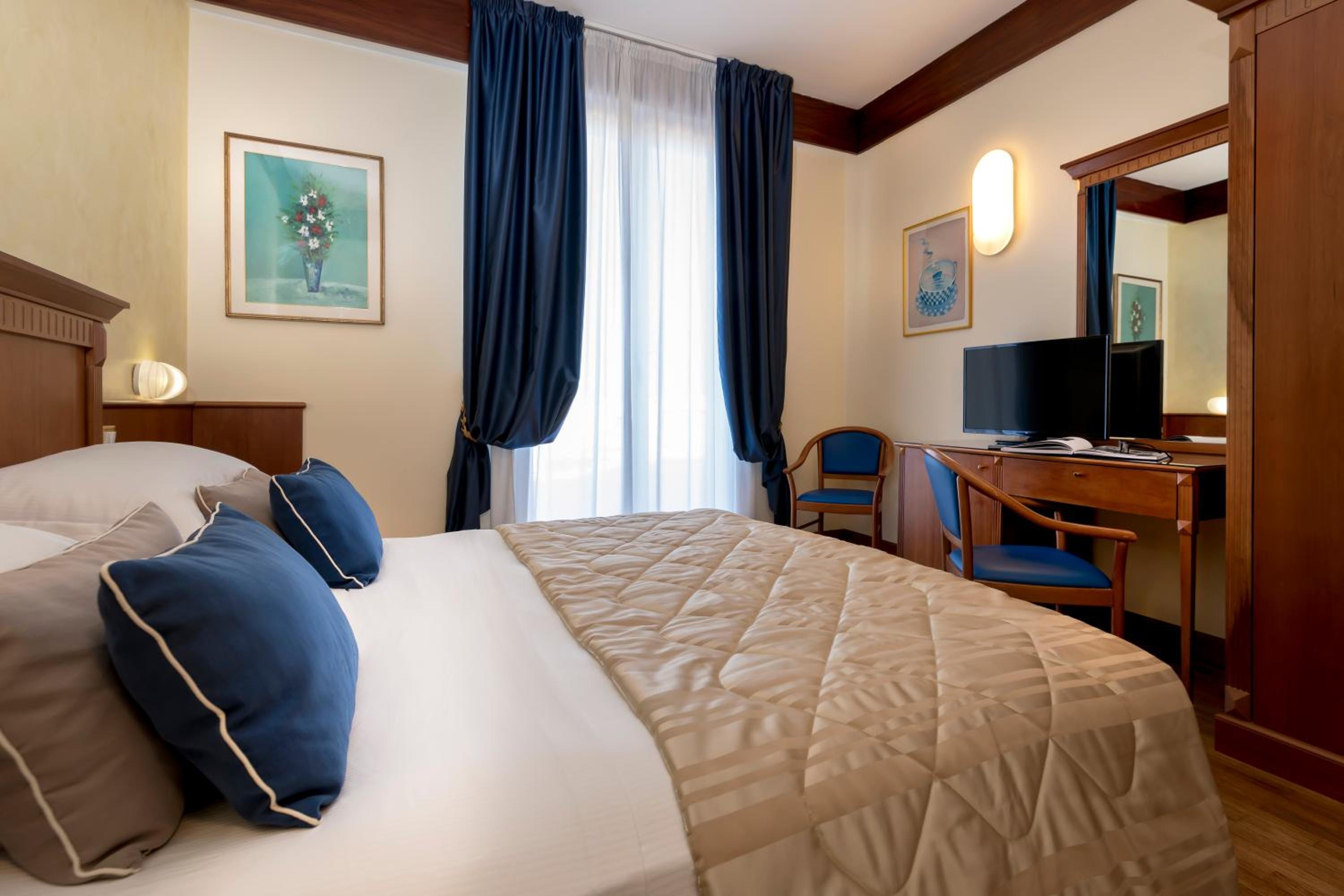 Room, Double or Twin Bed, Terrace