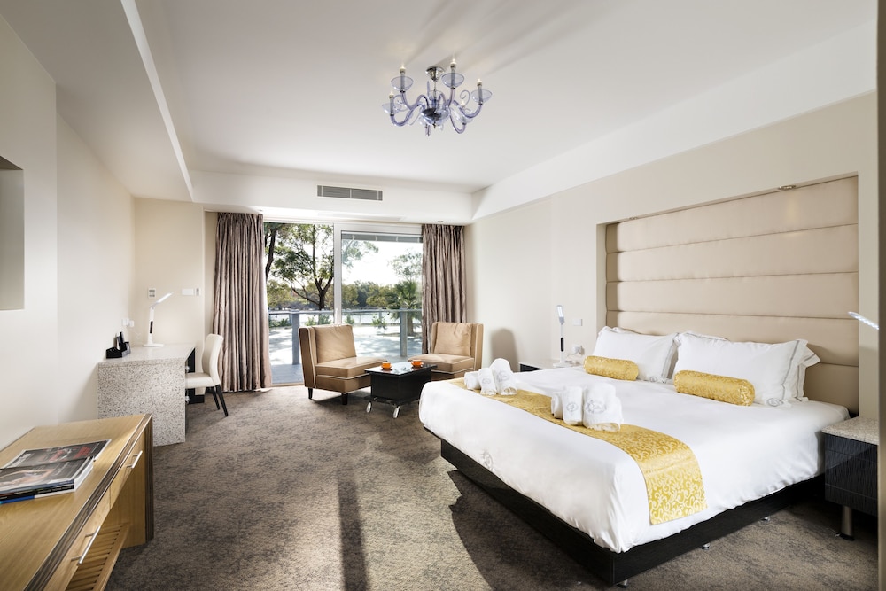 DELUXE, DOUBLE BED, RIVER VIEW