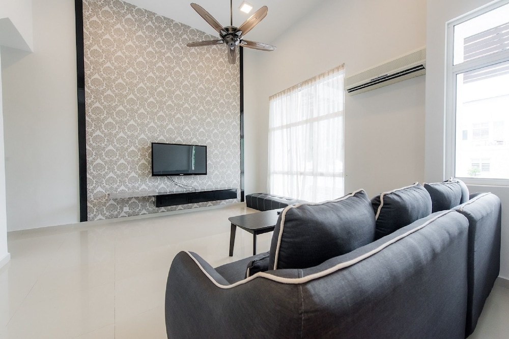 New Corner Shamrock Beach Villas Seaview 51/58