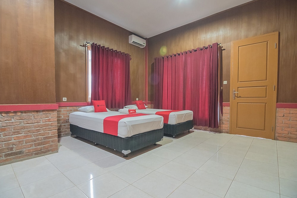 RedDoorz Plus @ Hotel Negeri Baru Lodaya Puncak 9/24
