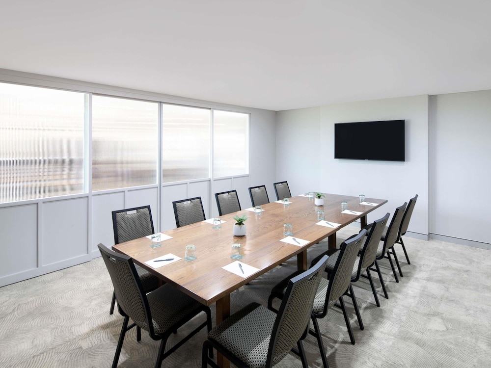 Mercure Sydney Blacktown 70/72