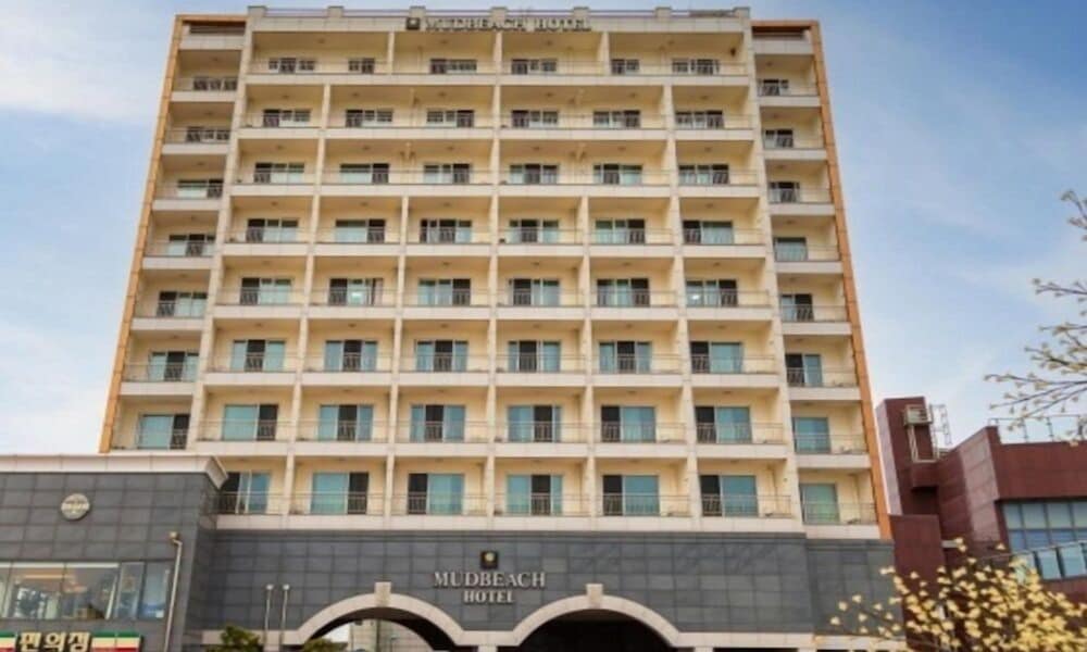 Mud Beach Hotel 3/57