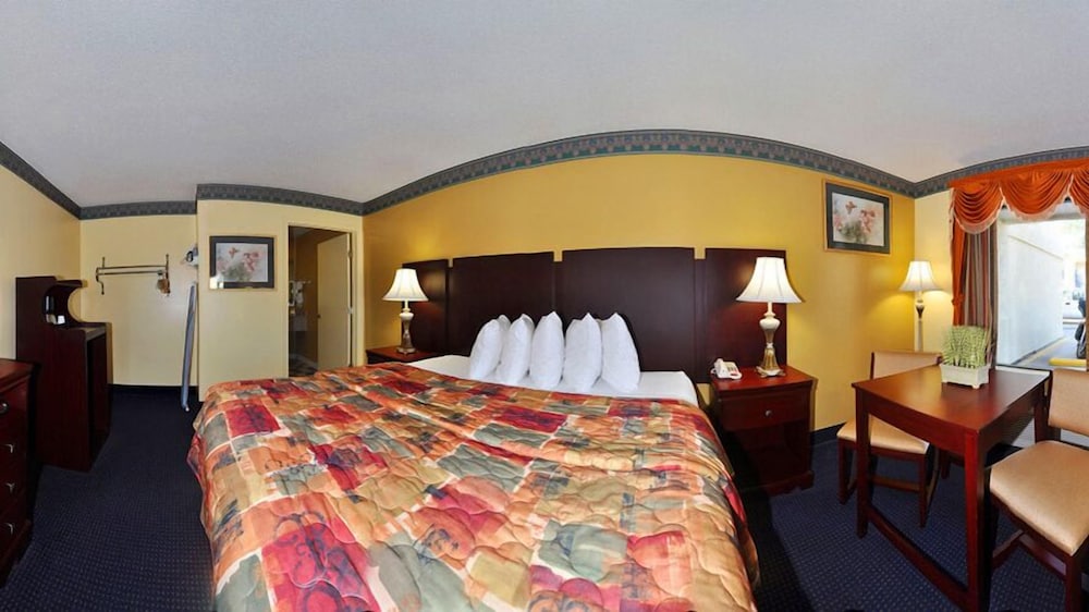 Days Inn by Wyndham Chipley 5/17