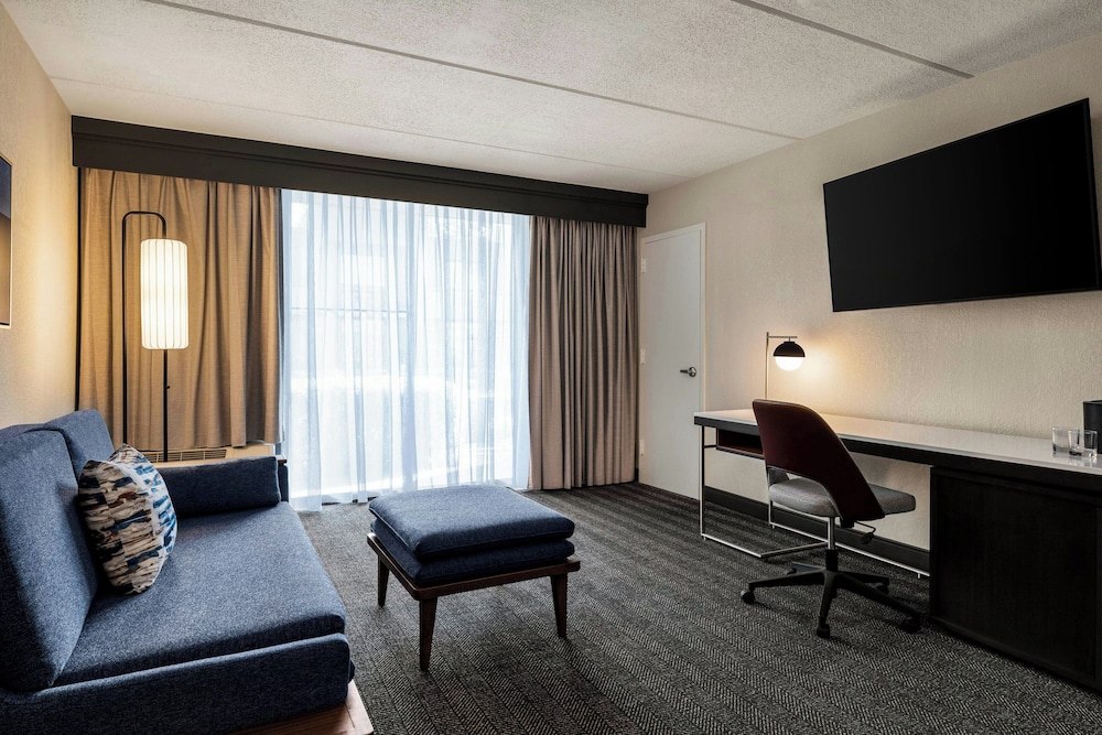 Courtyard by Marriott Atlanta Northlake 25/50