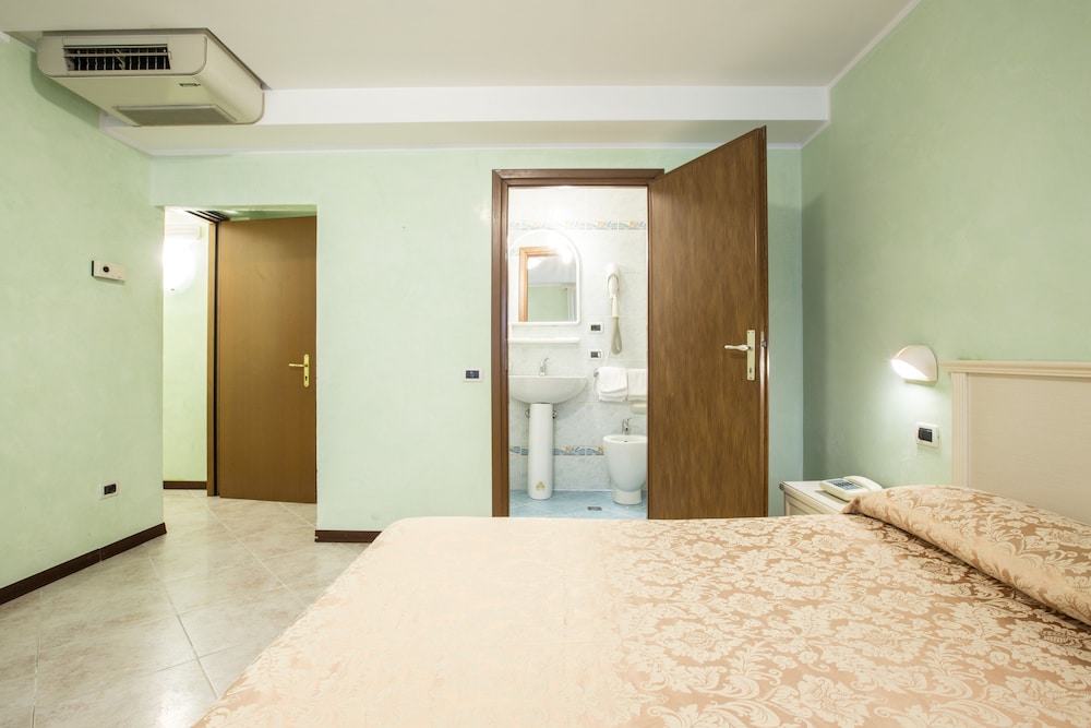 U-Visionary Venezia Hotel 13/50