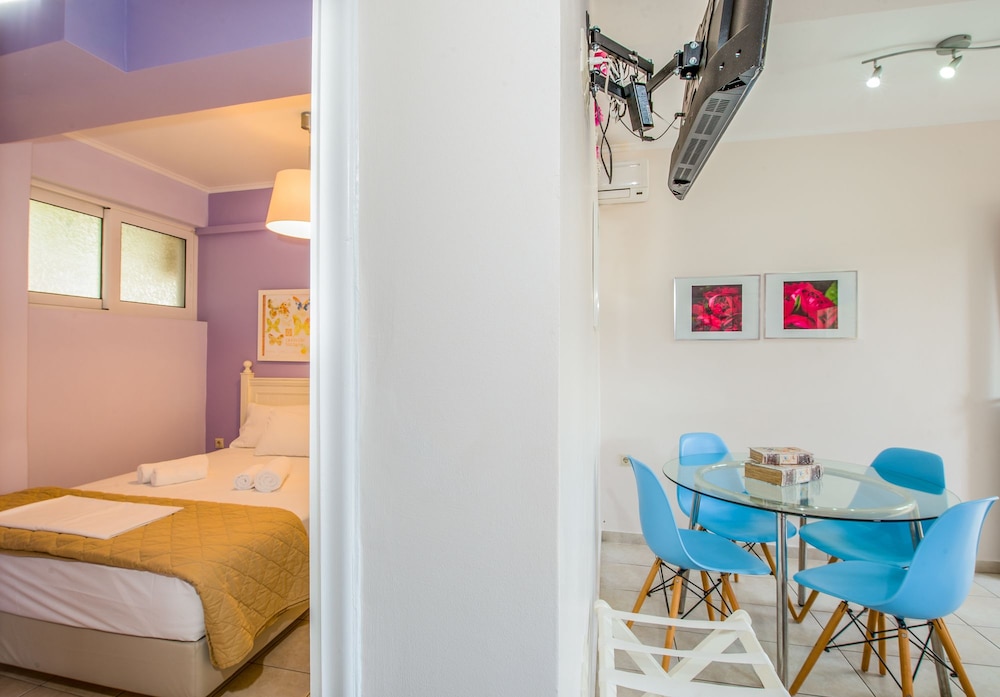 Stamatakis Boutique Studios 20/50