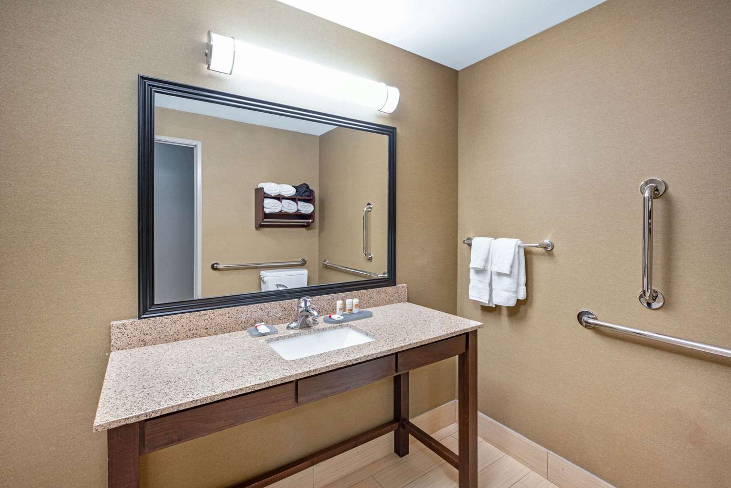 La Quinta Inn & Suites by Wyndham Bellingham 33/34