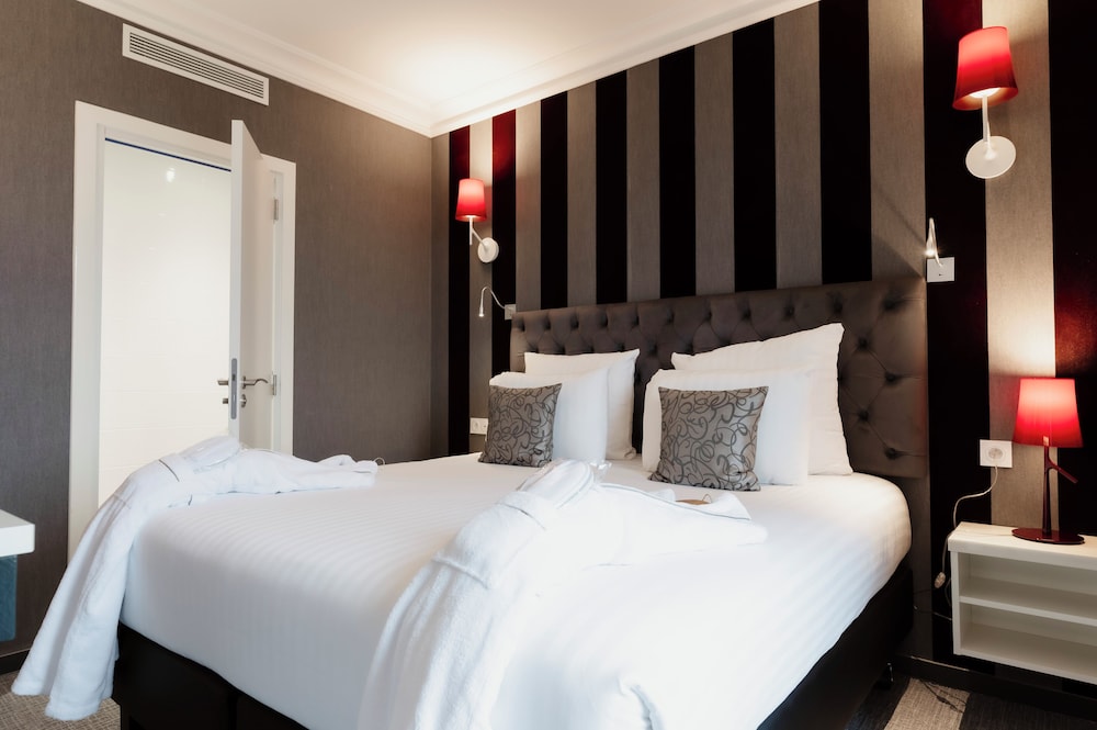 1 BEDROOM, SUITE