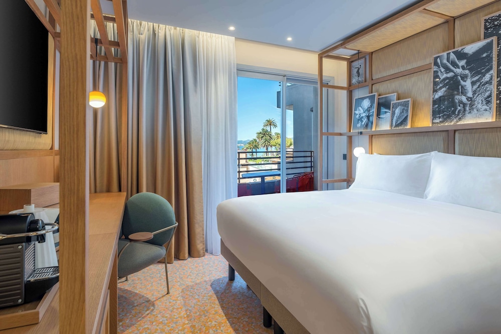 PREMIUM, TWIN BEDS, PARTIAL SEA VIEW
