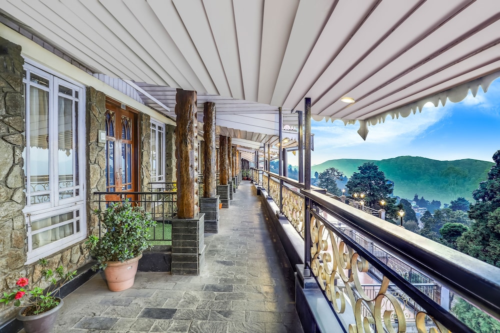 Summit Grace Resort And Spa 3/48