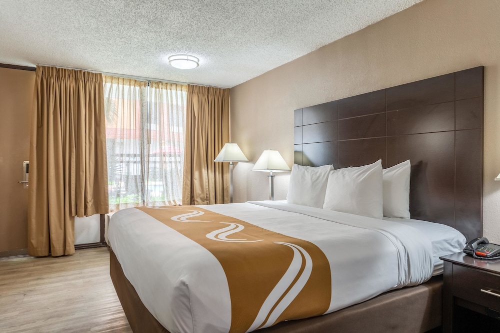 Quality Inn Pasadena - Houston East 24/63