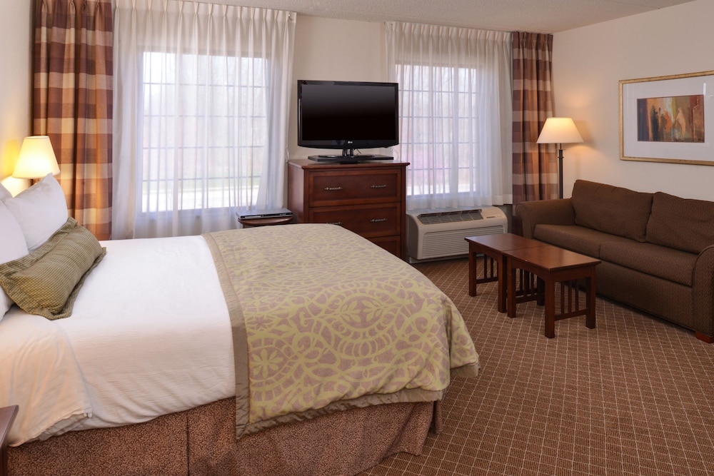 Staybridge Suites Indianapolis Airport 15/70