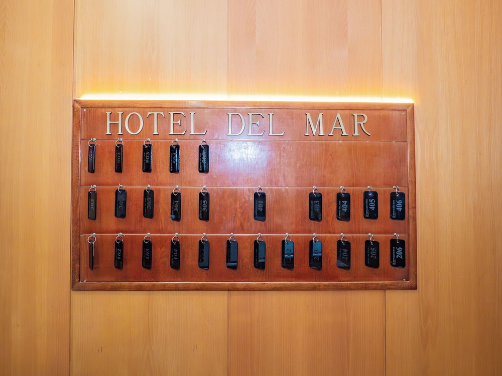 Hotel del Mar 6/44