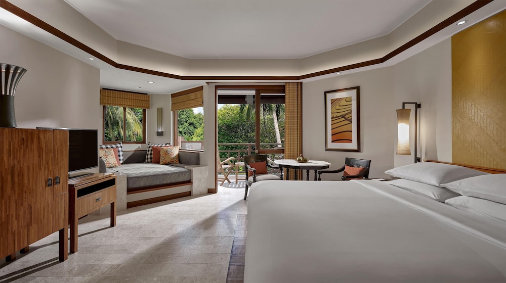 ROOM, KING BED