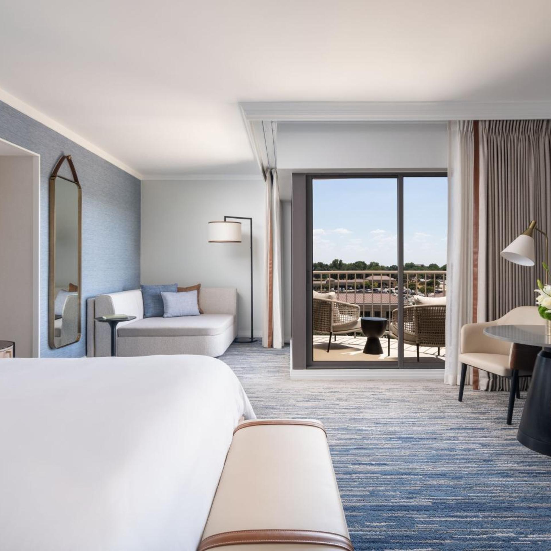 Aloft, Queen Bed